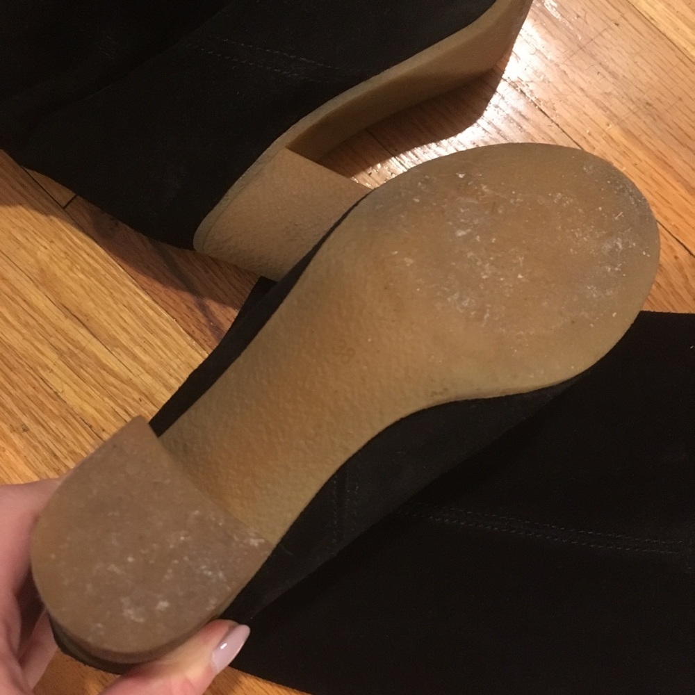 Gorgeous black suede knee high boots made in Spain - Picture 3 of 7